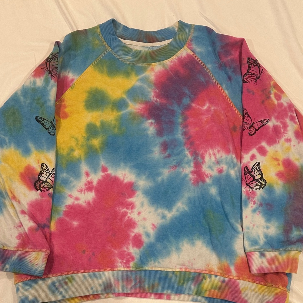 3/$30 Tie dye crewneck butterfly sweater